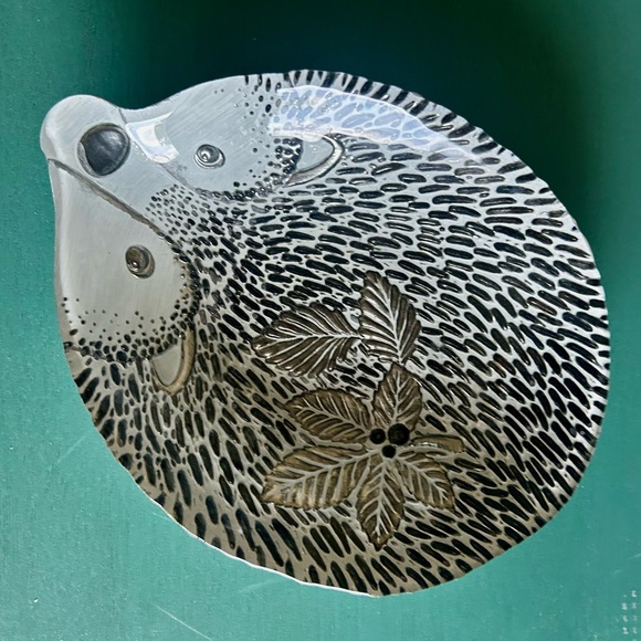 Turkish, Hedgehog plate. Silver bottom 7 1/8”x 9 1/2” - Picture 2 of 8